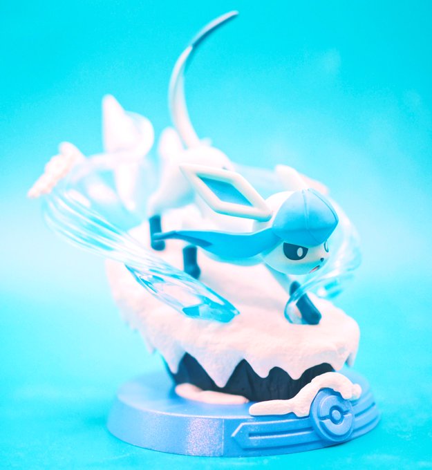 Glaceon figure https://t.co/RTsDPqlI5M