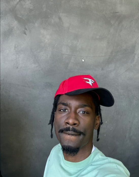 yoxics's tweet photo. LEAKED PHOTO OF BRUCEDROPEMOFF WEARING A FAZE HAT AFTER DISSING THEM 💀 https://t.co/szMIQeSh7Q