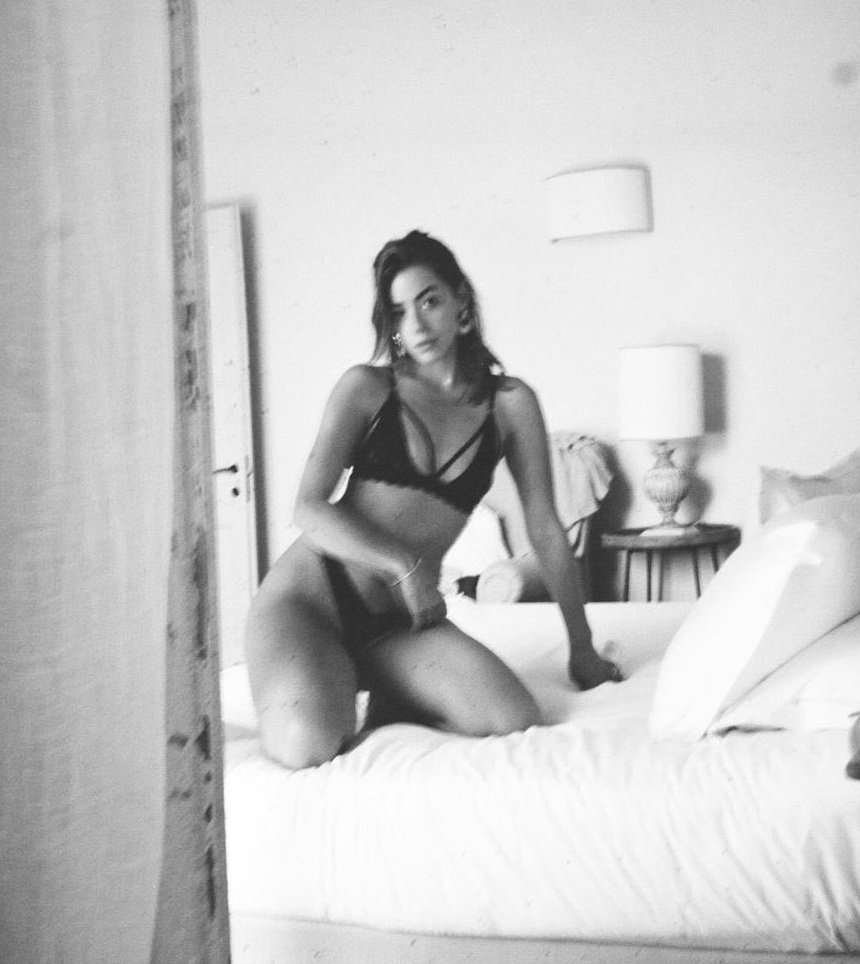 who took the photo is a mystery...
#SeductiveSunday