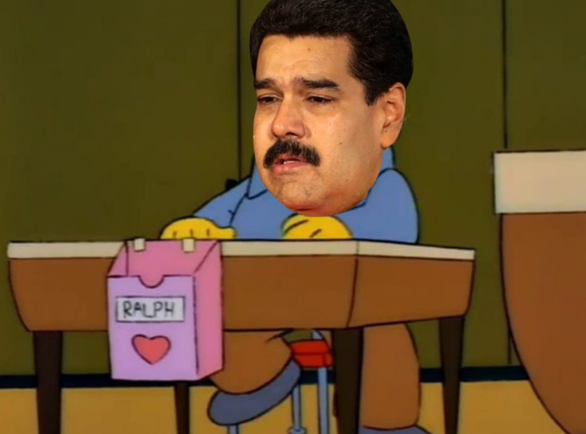 Nicolás Maduro contando sus votos
#EleccionesVenezuela2024  #EleccionesVE2024