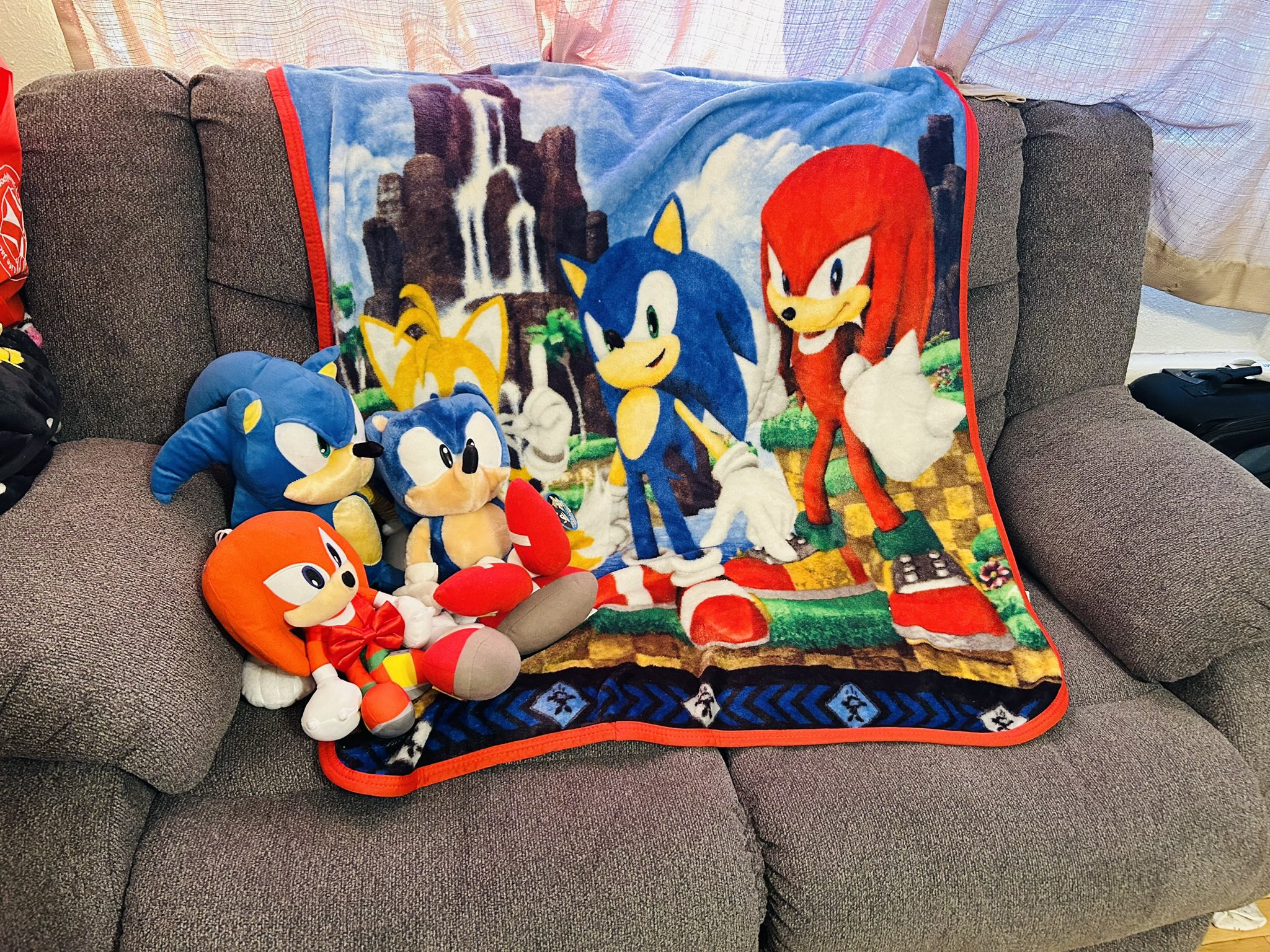 Sonic couch hotsell
