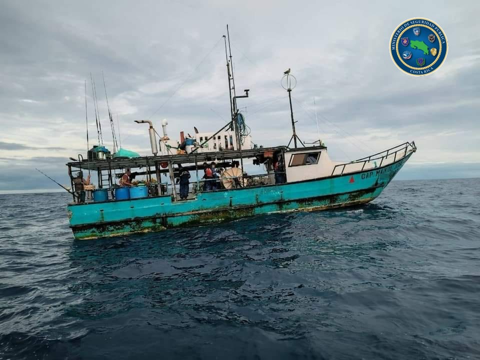 ViuditaCR's tweet photo. #Puntarenas #Quepos
El Ministro de Seguridad don Mario Zamora, informa sobre la interdicción Por #Guardacostas #GOPES, de un barco pesquero dentro del cual, se hallan 700 kilos de cocaína
Trabajo de @seguridadcrc con colaboración de #USA
Cuatro detenidos, uno de ellos reincidente https://t.co/U6Lor0GKHN