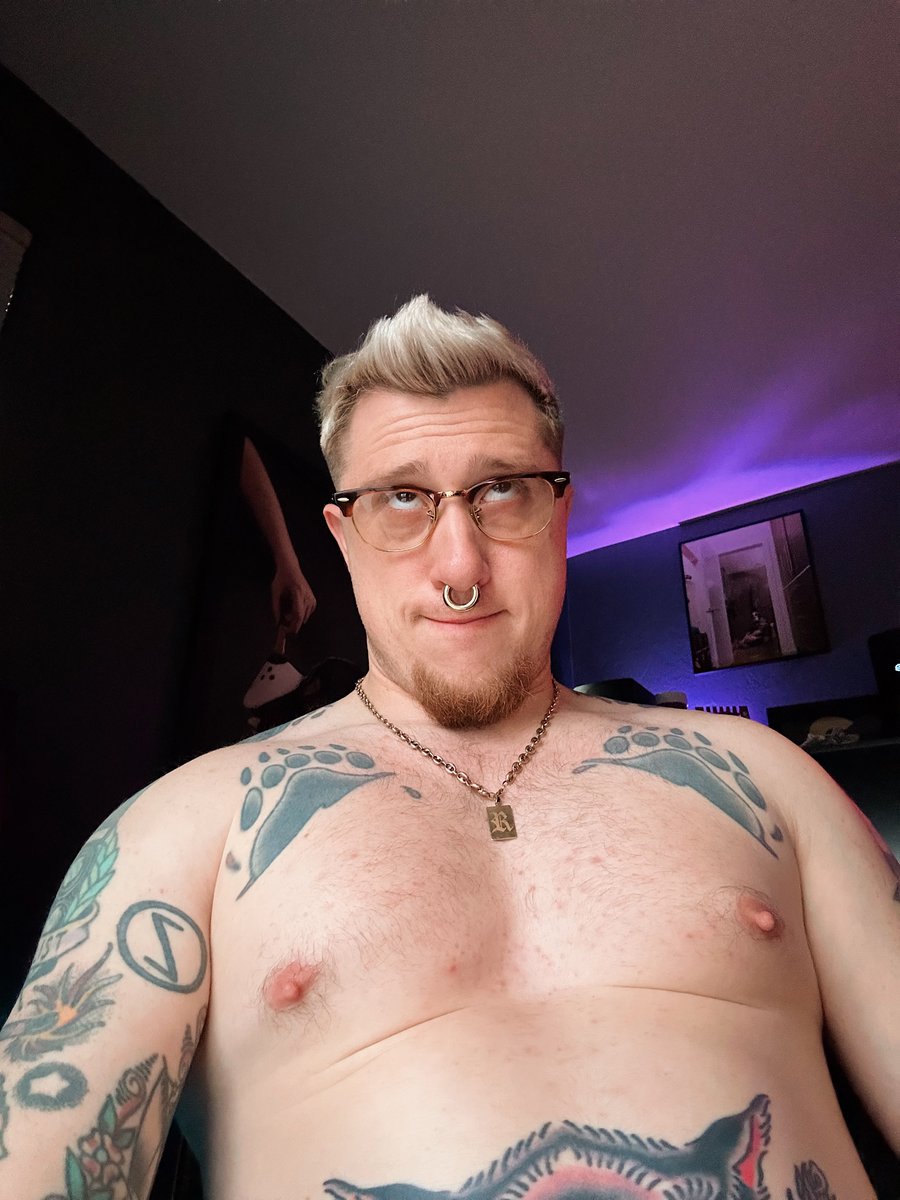 I think I finally got my hair to that grey / sliver that @thedoodlebear has been asking for.