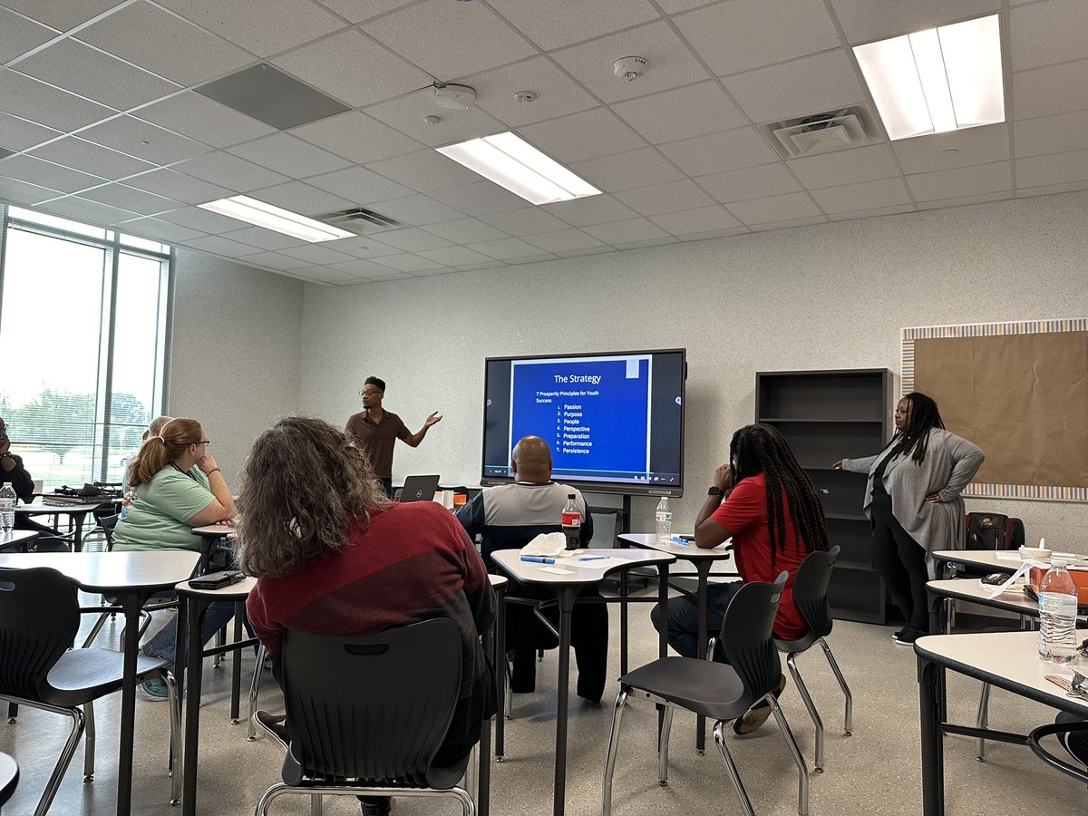 MrLara9's tweet photo. Friday was a fantastic day at the Jaguar Nation! Our lead teachers are gearing up to share their knowledge with the rest of the team! We are United in Purpose! @MeadMS_AISD @terridosborne @AldineISD @adbustil https://t.co/hQFApwdsvv