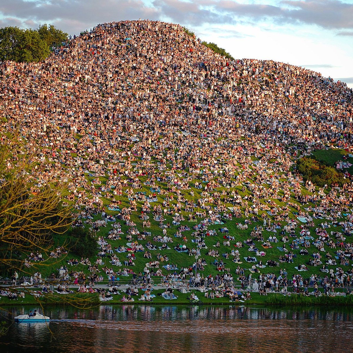 #TaylorSwift #Munich #Concert #Fans #Olympiaberg