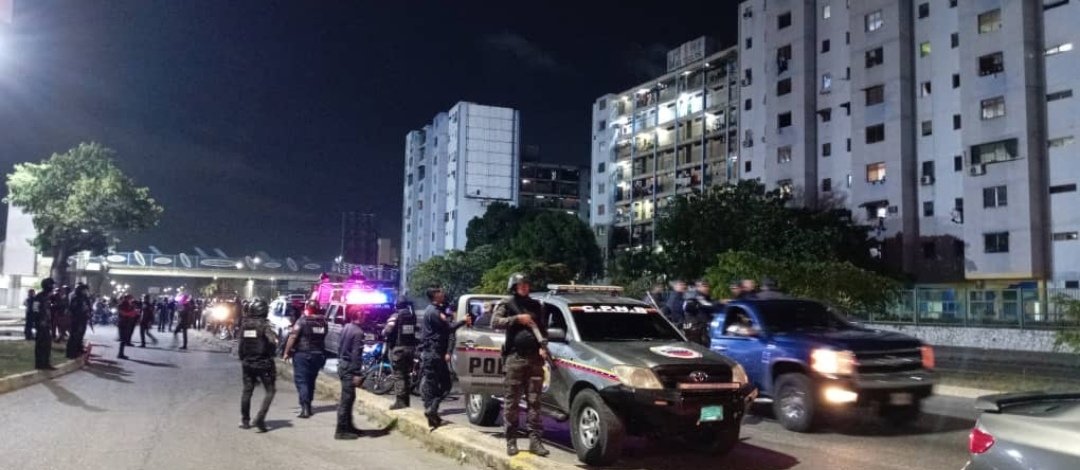 t3Presi's tweet image. Así las calles de Barquisimeto a esta hora, se reportan las dos primeras muertes en el sector Ruiz Pineda