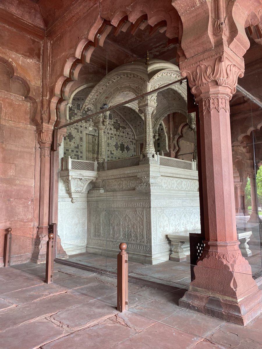 VishalVSharma7's tweet photo. At the Diwan-e-Aam &amp; the Khwab-Ga (Room of the Mughal king) at the #RedFort. It from here that #Humanyun entered the place &amp; from here the last Mughal king Bahadur Shah #Zafar escaped. The Red Fort story of the #Mughals starts &amp; ends at the #KhwabGa. #46COM #WHC https://t.co/SBVoSer9Mt