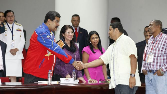 ogonzalez0584's tweet photo. El idiota latinoamericano local apoyaba los cierres del suntracs y ahora quieren hacernos creer que están en contra de la dictadura comunista de Maduro.. https://t.co/oOpZ2dcRz5