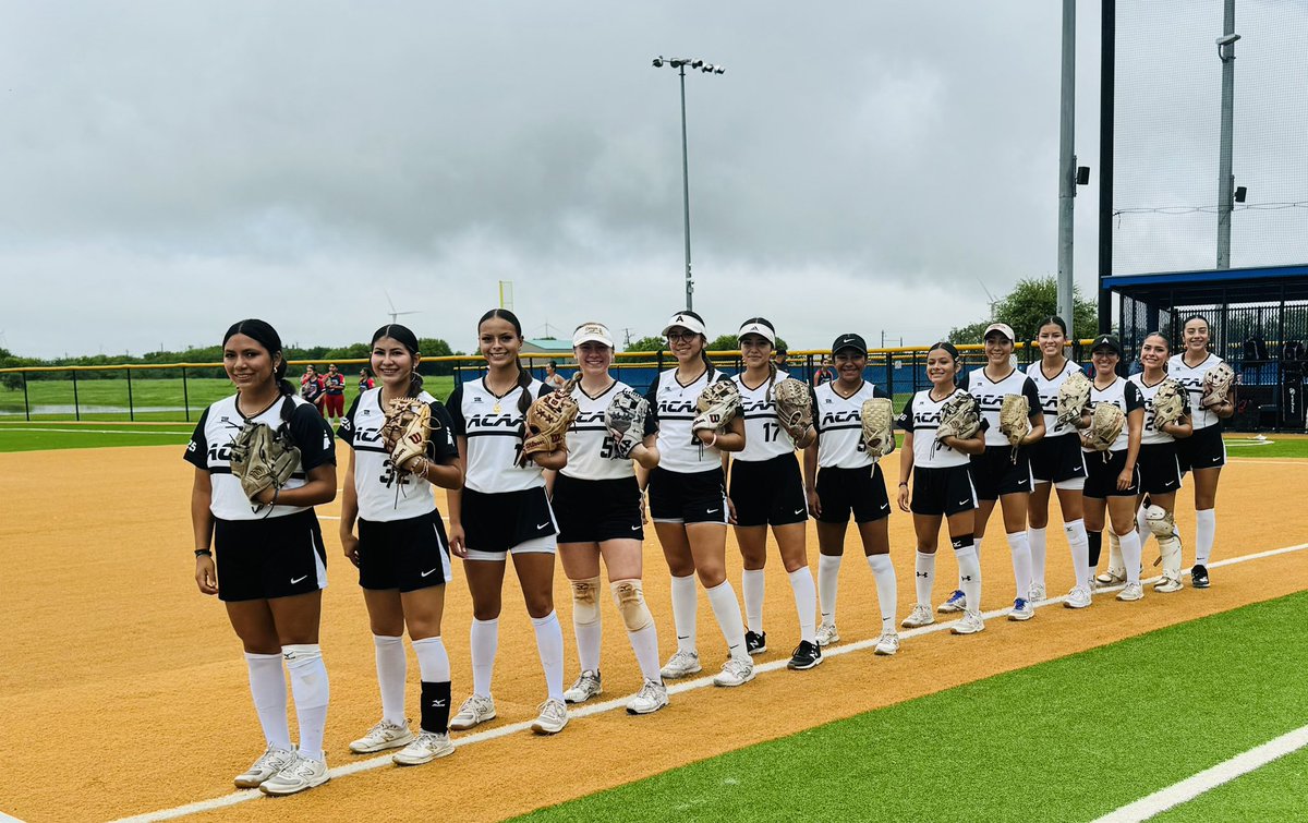 These ladies right here left it all out on the dirt weekend after weekend. They made a name for themselves every tournament they went to and ended their season 30-5-1! We are so proud of all of their hard work and excited about their futures to play at the next level!
