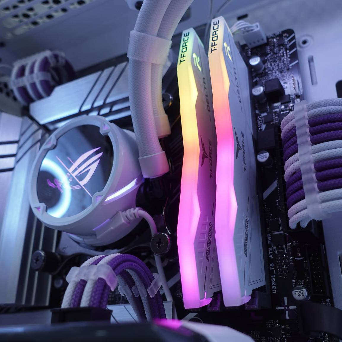 TeamGroup_JP's tweet photo. 最先端のT-Force RAM!🖥️🔥🎮
IGアカウント:@declassified_systems
#tforce #TEAM #teamforce #pcgaming #pc組み立て #ゲーミングPC #deltaddr5 #PCBuilding #RGB https://t.co/CMWhAhzI8W