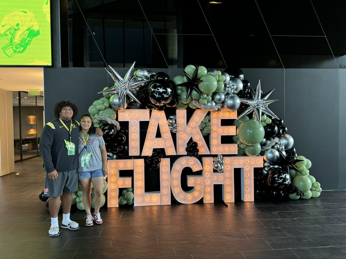 TomuTopui52's tweet image. Had a great time in Eugene. Thanks Uncle Clarence @CoachTuioti92 @CoachLup @CoachDanLanning for the hospitality.

#ScoDucks🦆

@ChadSimmons_ @GregBiggins @adamgorney @BlairAngulo