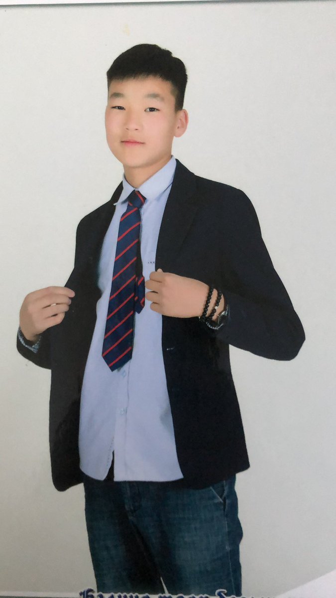 Өнөөдөр хайрт дүүгээ эцсийн замд нь үдлээ. Аав ээжийнхээ дөч гарантайд төрсөн, олон ах эгчийн алган дээр бөмбөрч өссөн, хөгжилтэй, чалчаа, авъяаслаг, спортлог хүү минь, даанч харамсалтай 😭