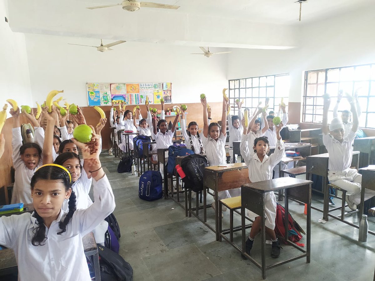 gmhs31's tweet photo. #day7
#ShikshaSaptah 
#TithiBhoj 
Fruits served under tithi bhoj to students and community members https://t.co/7udDENy6Hs