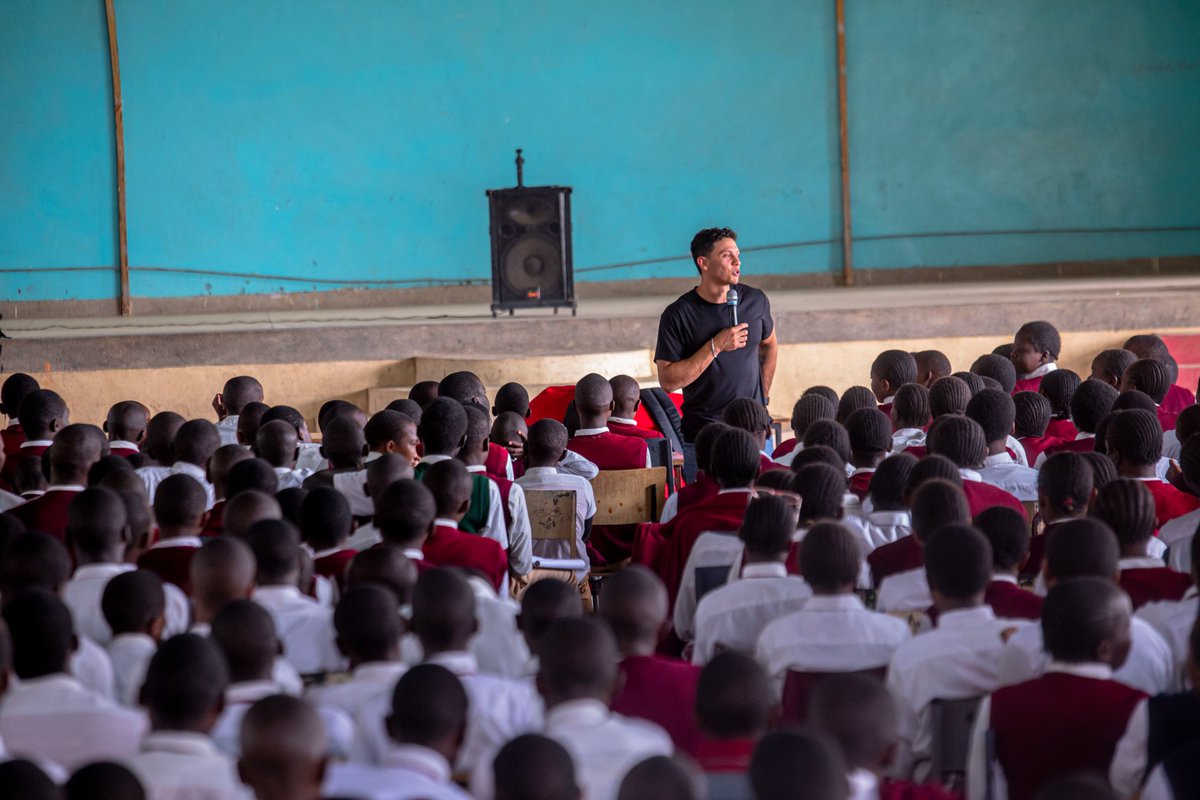 Sam_Demma's tweet photo. 1200 students at Afra High School. Thank you for the warm welcome and good energy.

This international tour has inspired me to organize more international work.

What country should we visit next?

#emptyyourbackpack #eybtour #kenya https://t.co/NklPrDGU7C