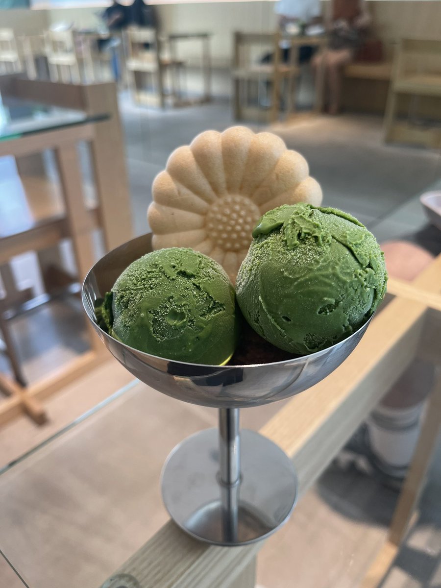 j_phurit's tweet photo. Matcha for everyone 💚🍵 #mtchbkk #matcha #greentealover #phxph @phriezt https://t.co/2yzXQnii0f
