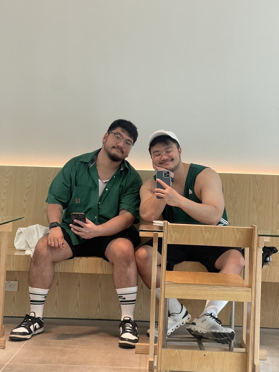 j_phurit's tweet photo. Matcha for everyone 💚🍵 #mtchbkk #matcha #greentealover #phxph @phriezt https://t.co/2yzXQnii0f