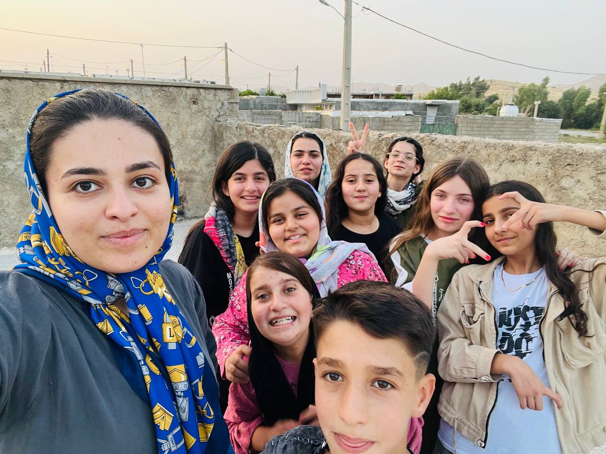 deljenlifeskill's tweet photo. اینجا عشق جریان داره
روستای من 
کودکانی داره سرشار از هوش و توانایی 
من شیوا هستم و آرزوی من برآورده شدن تک تک آرزوهای بچه های روستامه🤍
امیدوارم بتونم دانه آرزوهاشون رو تو ذهنشون بکارم و آبیاری کنم 
نورش با شما ….
#روستا #توسعه #کودکان #دلژین https://t.co/oF9ixtwAWQ