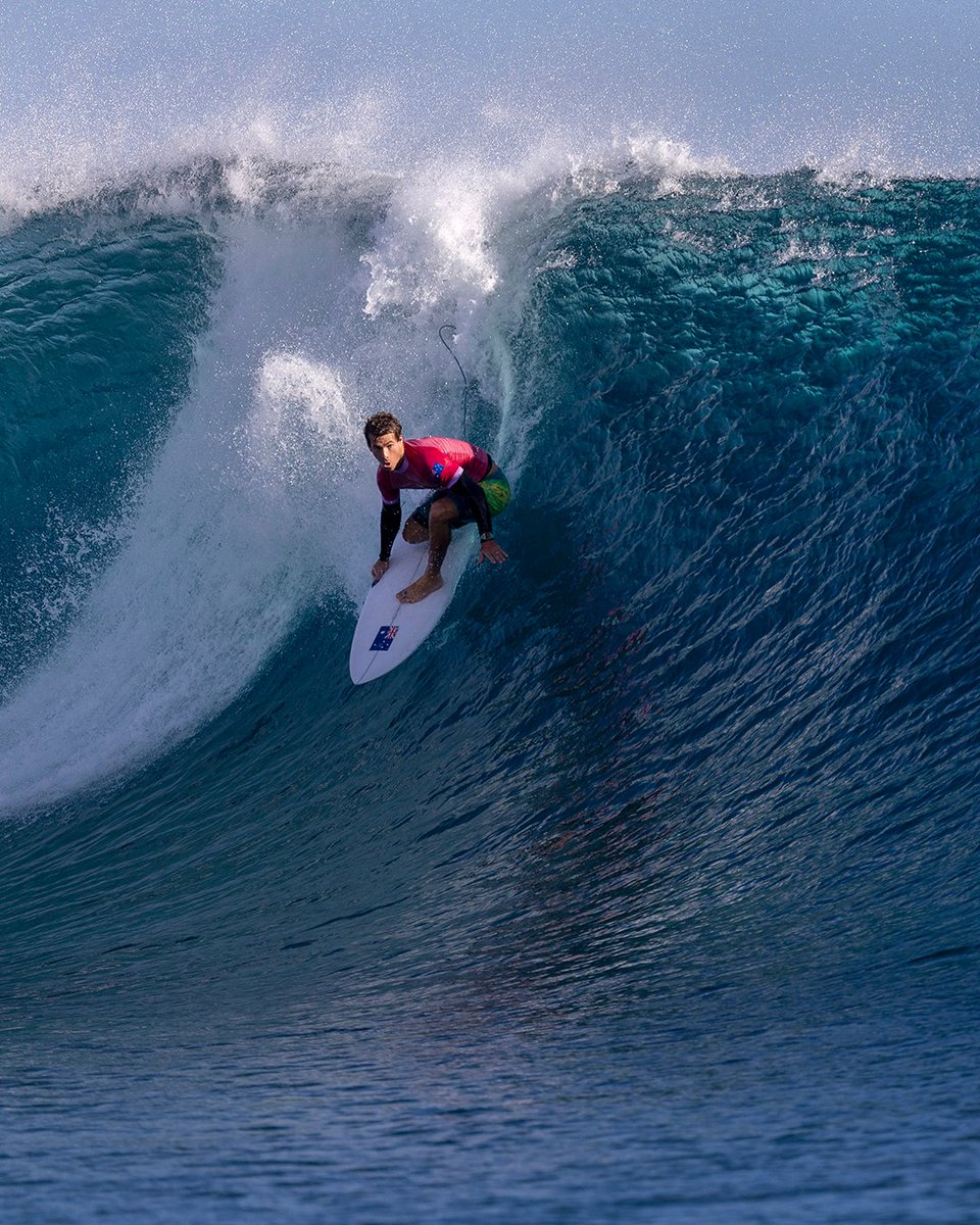 AUSOlympicTeam's tweet photo. Making waves 🌊 🌊 Jack Robinson dialled up the best wave of #Paris2024 so far, securing his spot in round 3️⃣!

More surfing action begins 6:36am AEST, 30 July.

👉 Jack Robinson, 6:36 AEST
👉 Ethan Ewing, 7:12am AEST
👉 Tyler Wright, 8:24am AEST

#AllezAUS | @SurfingAus https://t.co/pPibPdZHAd