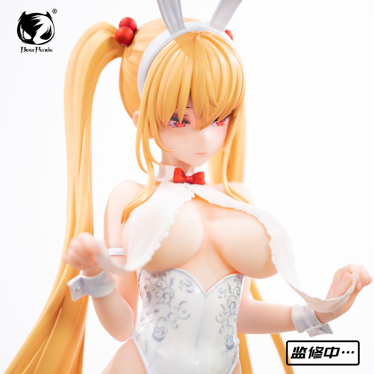 BearPanda_TOYS's tweet photo. BearPanda携手超高人气画师@K_Pring654，带来了1/4比例兔女郎第3弹！！真的被广大热情玩家催了好久。 小百合酱穿着一身可爱的白色兔女郎装款款走来。金色的秀发，扎成了双马尾，可爱中又带着性感的纯白上衣轻轻挑起，展现出绝美的风姿。凹凸有致的身材，晃眼明亮的车灯若隐若现，简直让人血脉喷张。 https://t.co/eJvVSND85K