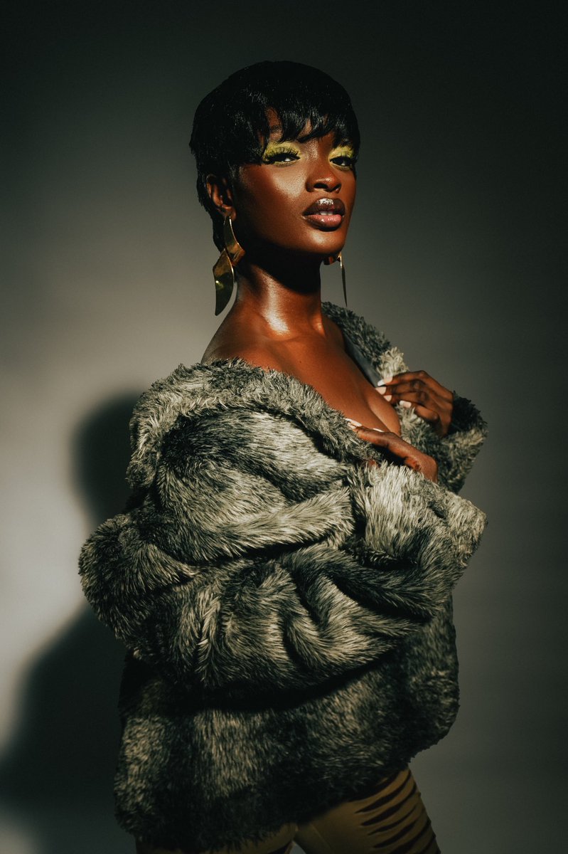 Burning up your timeline 🥵🔥 
.
.
.
#explore #suggested #suggestedforyou #xfeed