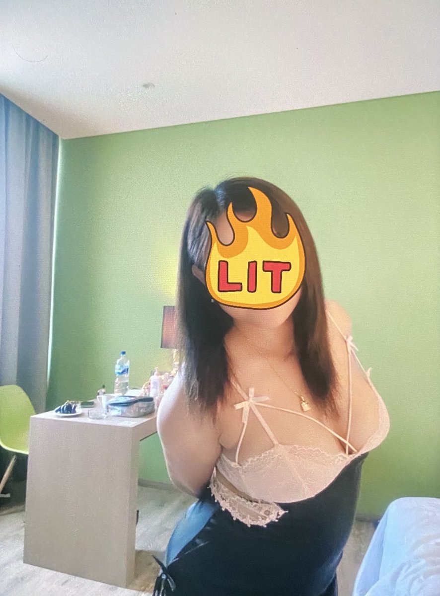 RoroashSara's tweet photo. Hai Blitar 😘
Aku udh ready ya yang mau langsung bisa atau panggilan dan bisa mandi bareng 🥰
#boblitar #availblitar #openboblitar 
   WA 082218166354 https://t.co/zDhNe9uIB6