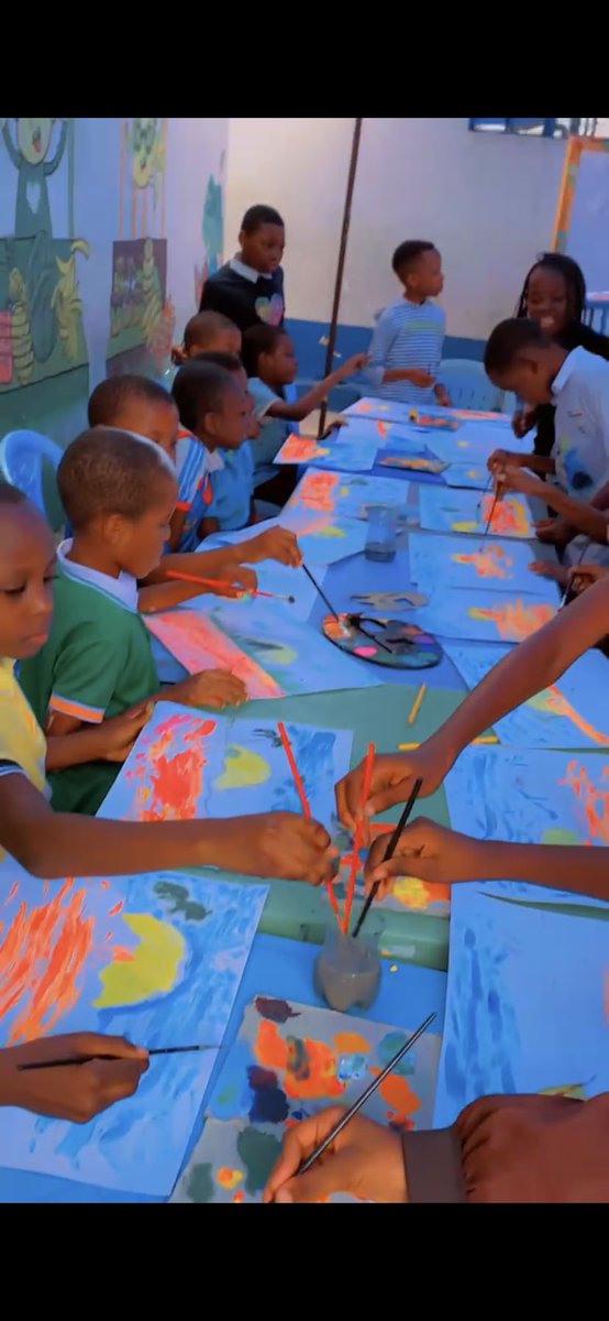 kamuala_glodi's tweet photo. L’éducation de l’enfant doit être intégrale, visant à développer le corps, l’âme et l’esprit. Pour y parvenir, il est crucial que l’école reconnaisse et soutienne les différentes formes d’intelligence et encourage les talents uniques de chaque élève. @YALIRLCEA @DjcOfficiel 🇨🇩 https://t.co/i2Y0dN4lut
