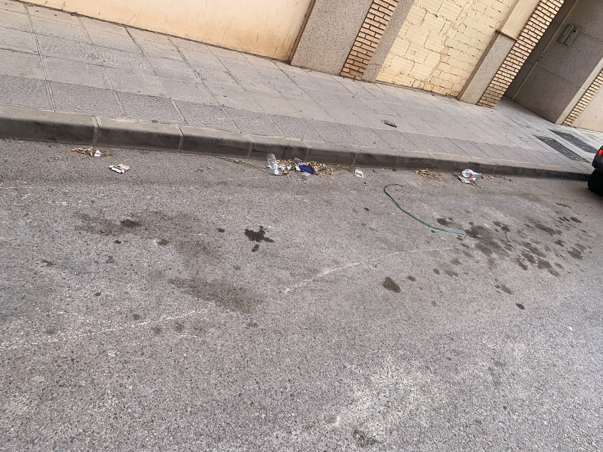 Jesudasa's tweet photo. Ahí dejo más pruebas de cómo está la calle María zambrano y así lleva 2 semanas. Y esa es una parte… https://t.co/wm7fa06N3q