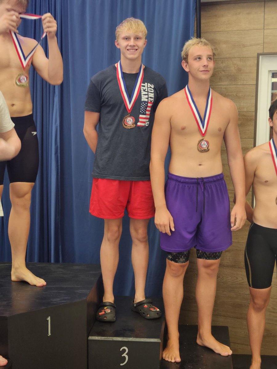 bvilledolphins's tweet photo. Ben, 3rd, 100 free. #FinsUp https://t.co/aBDDiSd2FI