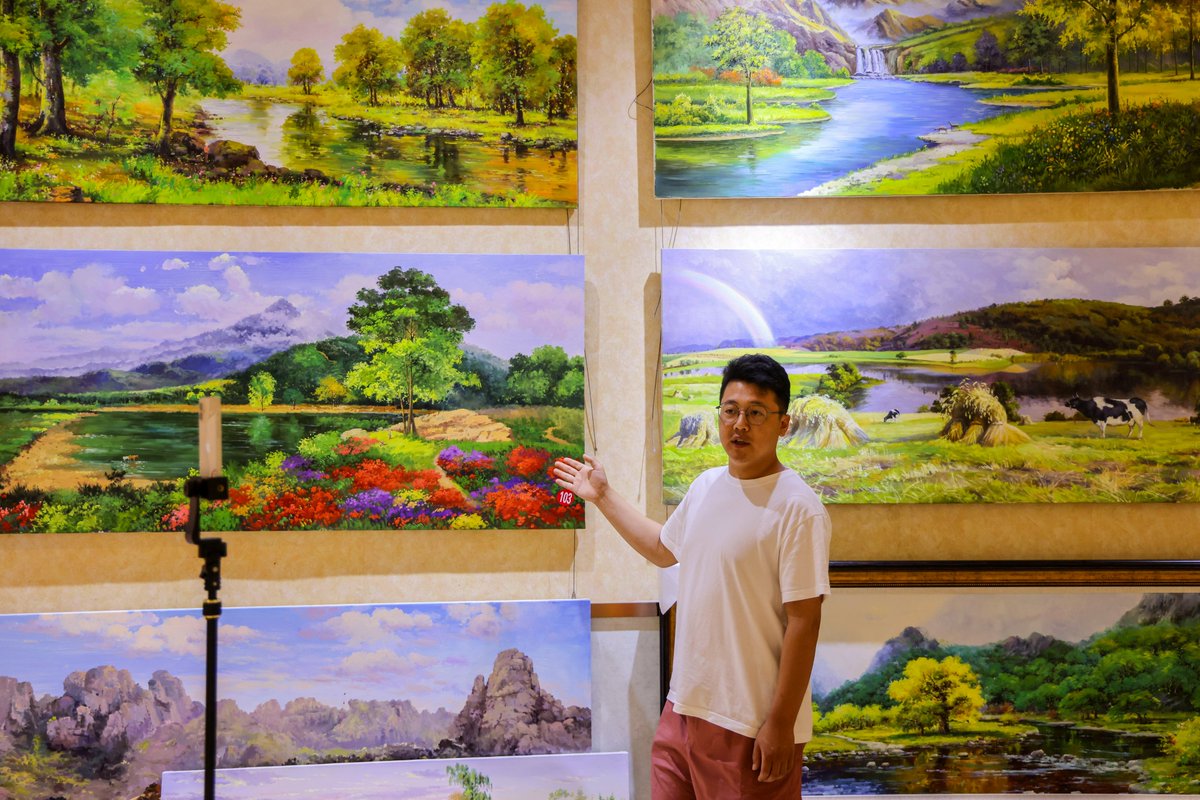TouchShandong's tweet photo. #Salespersons from a #painting academy in Danigoutou Village of Qingdao West Coast New Area are seen selling #oil #paintings through #live #streaming. Nowadays, the oil paintings created here are popular in over 20 countries and regions in Europe and North America, and domestic sales covers all provinces in China, achieving an annual sales revenue of 300 million yuan.