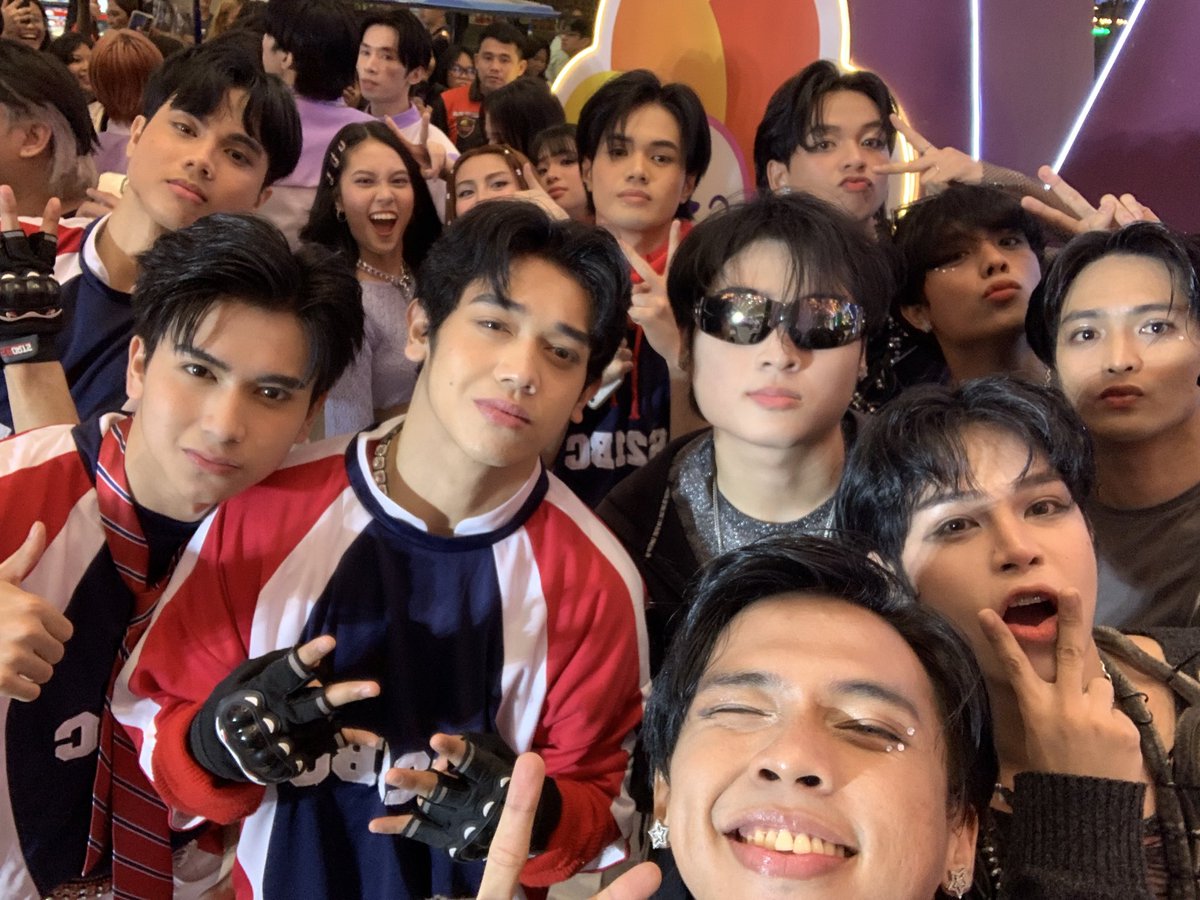 azter_tatin's tweet photo. NOW PLAYING: PPOP FAN GATHERING at @smcityfairview
BIGGEST CROWD na na witness ko ๐ฅบ
Thank you guys for supporting PPOP ๐ฅฐ
I heard your cheers and received you love and gifts ๐ฅบ
@_asterofc
#ASTER #CLOUD7 #1621BC #CALISTA #AJAA #VXON #GENSIX #YO7 https://t.co/Ua7paTWbIs