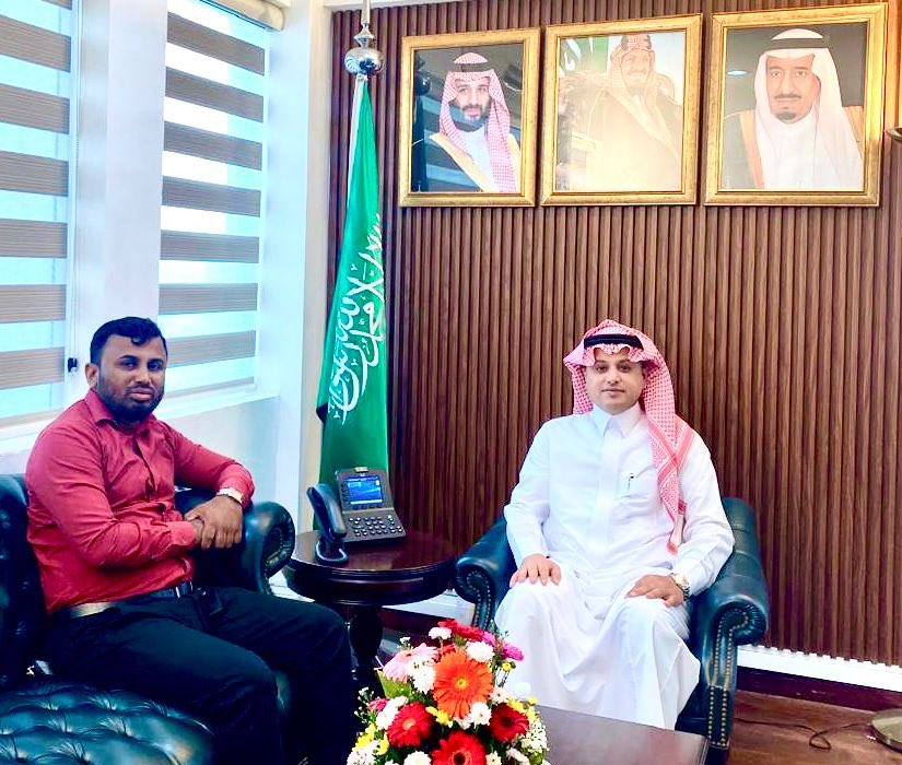 KSAembassylk's tweet photo. His Excellency Ambassador Khalid bin Hamoud Alkahtani met Mr. Rifthi Ali, Chief Editor of the Tamil e-newspaper “https://t.co/w3Ow3Kl9e8” at the Embassy today. During the meeting, focused on various media-related topics. https://t.co/wz4HDbaKVx