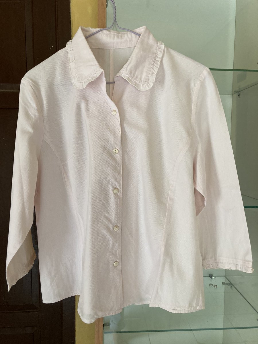 trymarr_'s tweet image. wts preloved kemeja uniqlo #wtb #wts #preloved