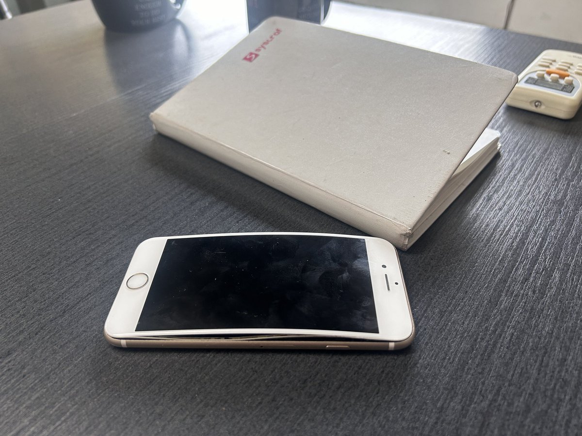 Effects of global warming 😄 Or something else ? Haven’t seen any mobile to behave like this with screen popping out due to heat or cold or rain or whatever 😄 Time for <a href="/Apple/">Apple</a> to start using better glue might be <a href="/Fevikwik_tweets/">Fevikwik</a> will work best I think. <a href="/AppleSupport/">Apple Support</a> <a href="/applenws/">Apple News</a>