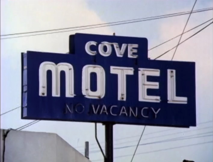 BeerRabbi's tweet photo. Guests of Cannon stay at the Cove Motel, conveniently located under the Royal Crown Cola billboard.
#DecideForYourself https://t.co/lkhiUanNeR