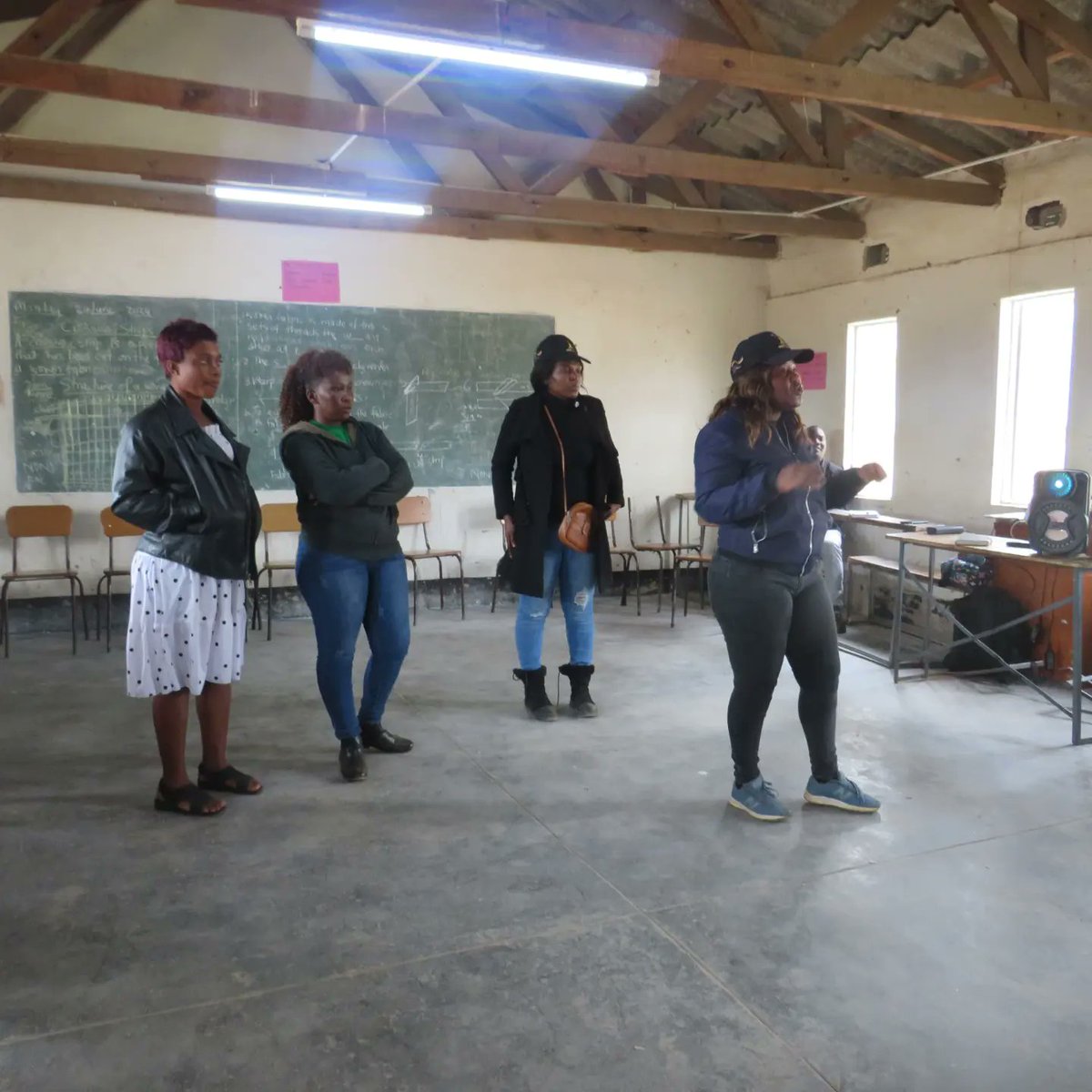 roots_africa's tweet photo. Hello Monday , Muvhuro !!
To us it means another week of excitement, learning, sharing fun and empowerment with AGYW . #girlsclubs for #girlsempowerment. Association brings impartation that's why we choose to associate with #girlsclubs vasikana vane Simba neruzivo. https://t.co/6r5DLDxwmM