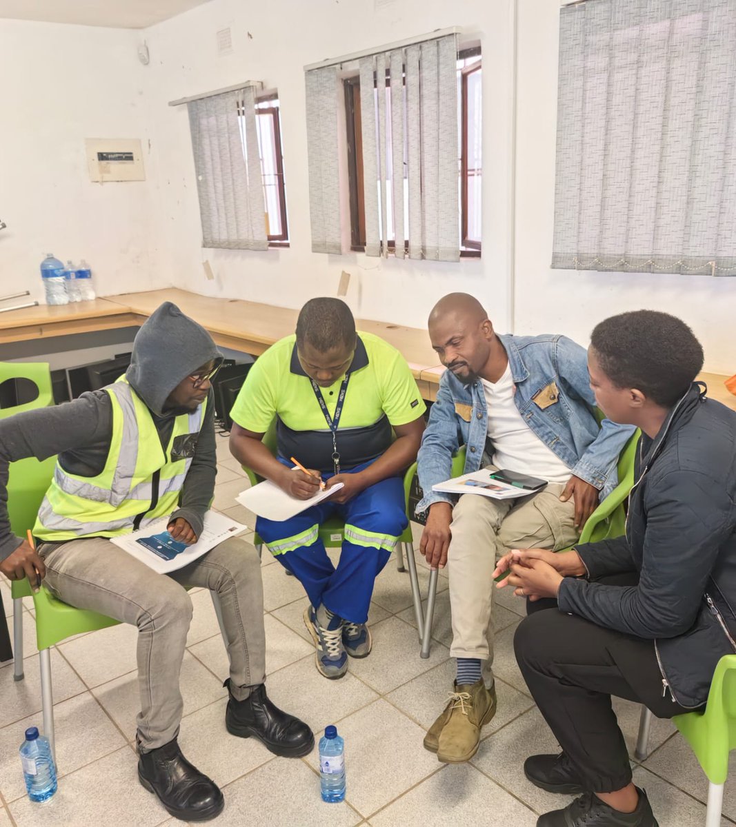 AdNotesTech's tweet image. 🌟 Day Two of the Free To Grow Lead Q Program was off the grid &amp;amp; full of insights! 🌟   Our supervisors gained top-notch leadership skills, learning to keep their teams informed and lead like pros! 🏆💪
 #AdNotes #FreeToGrow #LeadQ #LeadershipGoals #YouthPower #AdNotes