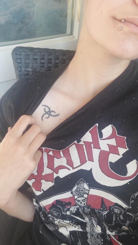 SamSkeleboy's tweet photo. @karajro I got the 666 based on that stage background with copia where he had the 666 tattooed on his chest.. :> i adore it to this day.. https://t.co/fM7Ca8NufM