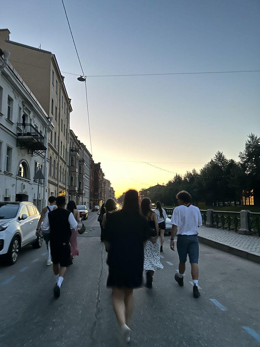 echpochmak21's tweet photo. этот чисто Питерский вайб

натанцевались до 3х утра
и потом шлялись по улицам до 5 утра https://t.co/QK09HTX55b