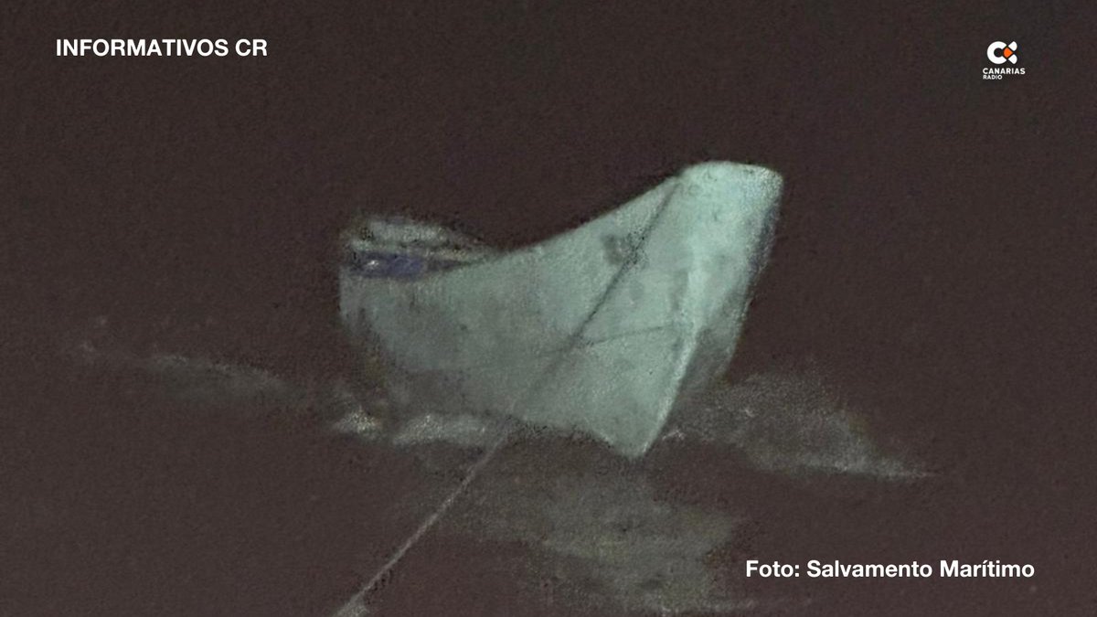 laradiocanaria's tweet image. 🔴 @salvamentogob ha rescatado esta madrugada a 34 migrantes que viajaban a bordo de una patera en aguas próximas a El Hierro.

Todos presentaban buen estado general de salud tras ser valorados en el muelle de La Restinga.

#InformativosCR
