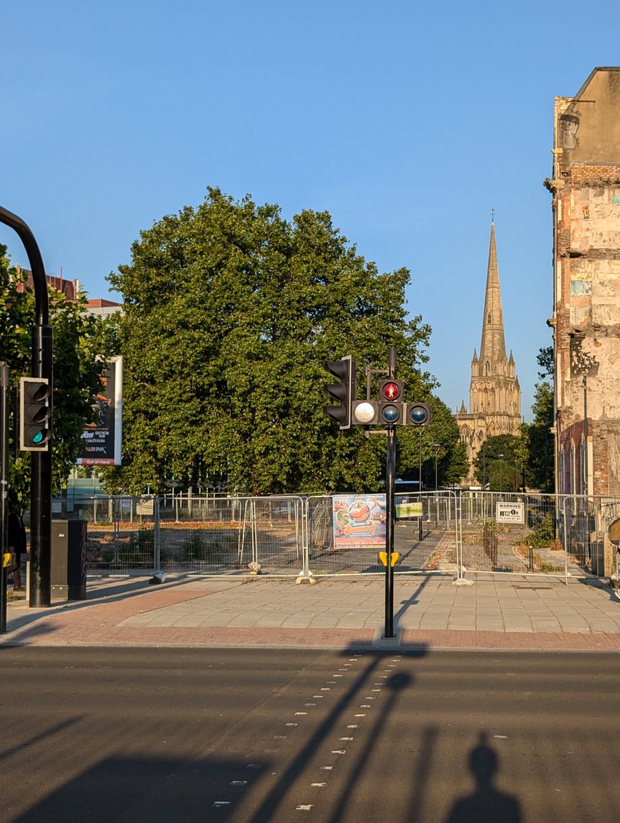 xjib's tweet image. It's been another month and still no answer for why this can't be reopened now the Grosvenor has been made safe.

@EdPlowden @David_on_a_bike @BristolCouncil @AllianceWalking @BristolCycling