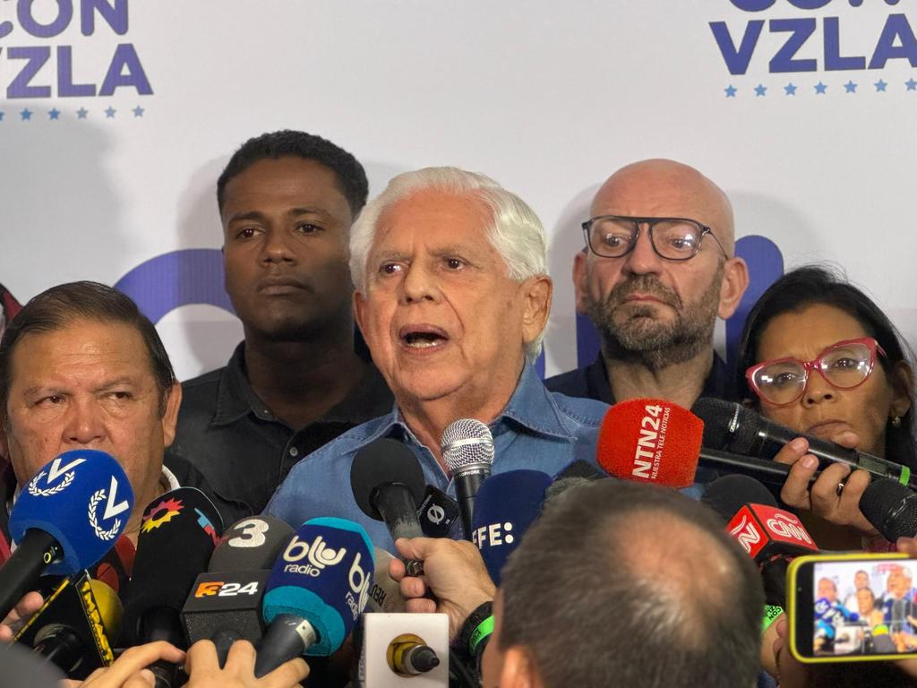 NTN24ve's tweet photo. #ATENCIÓN Oposición venezolana admite que "apenas" tiene el 30 % de las actas de votación en las presidenciales "porque nos han sacado a los testigos de las mesas" .
https://t.co/VmO2AafP8J https://t.co/6cKH5kakdg