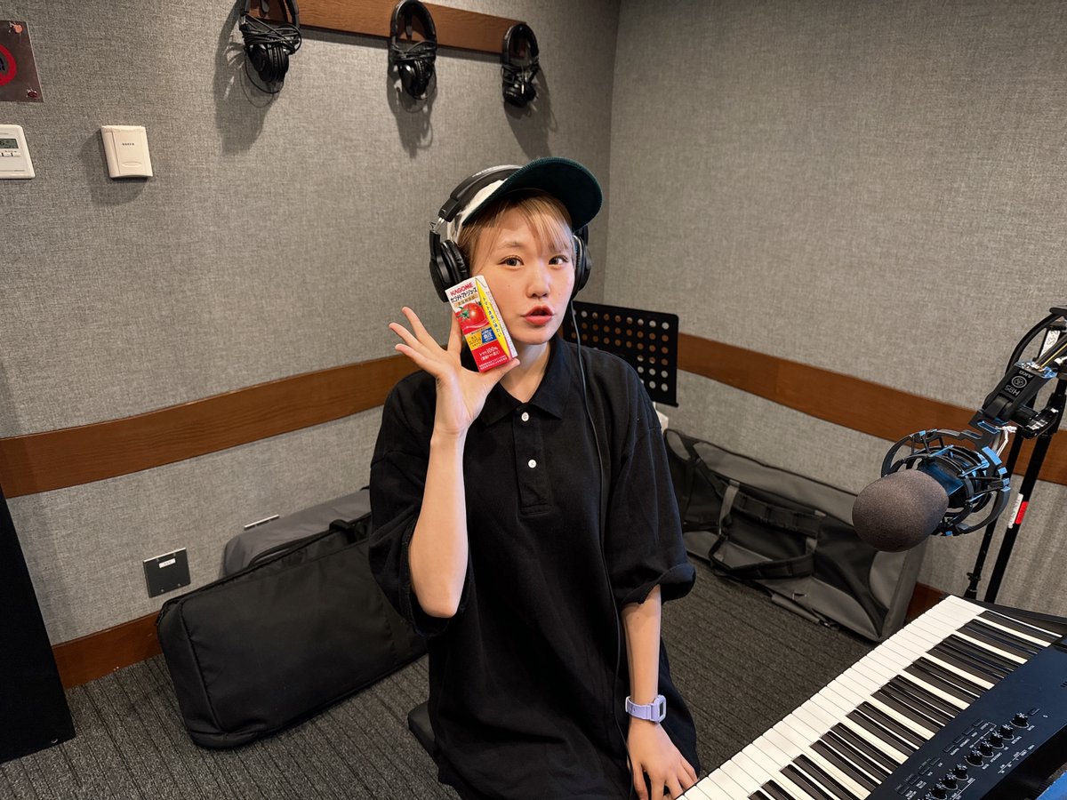 JFNharami_radio's tweet photo. ぬーん🥳
おかわり174杯目は #AuDee で配信中🎉
番組⬇️
https://t.co/bxJFfNLgFk
今回は…メール紹介😇
ピアノ🎹の上達には❓
あと、今週も、いつもと何かがちょっと違う🤔
分かった人にはイイネ❤️させて頂きます🤣
#ハラミちゃん #radiko #jfn
Tweetは➡️ #ハラミラジオ
#fatwitch @FatWitchJapa https://t.co/Gpz2u7fk7W