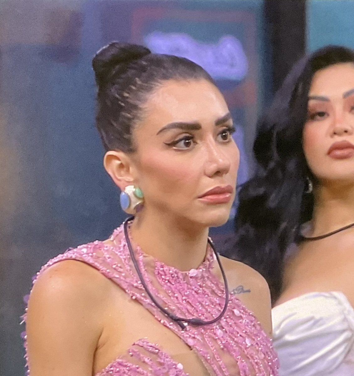 karimeverdee's tweet photo. Karime a Mariana: “Yo me voy a tener que acostumbrar a ustedes y ustedes se van a tener acostumbrar a que me quede” 
Saquen el clip porque Karime devoró 🔥

#LCDLFMX2 
#LaCasaDeLosFamososMexico https://t.co/GTITAJd95K