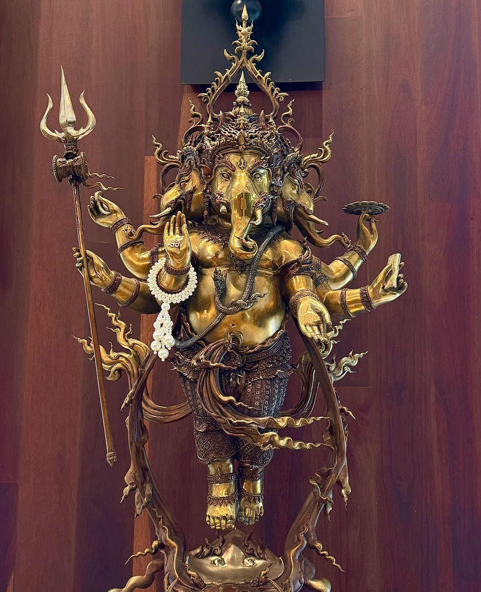 Siriyalin's tweet photo. ขอให้ทุกคนที่พบเจอสมปรารถนาทุกประการนะคะ 🙏🏻🕉️✨ https://t.co/jBOtDdKICt