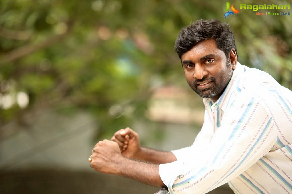 Ragalahariteam's tweet photo. Wishing a fantastic birthday to the exceptional cinematographer, @DOPSenthilKumar! 💐 Your talent turns every frame into a masterpiece.🔥
May your year ahead be filled with as much magic and creativity as your work. 👍
#HBDSenthilKumar #HappyBirthdaySenthilKumar #SenthilKumar #Ragalahari