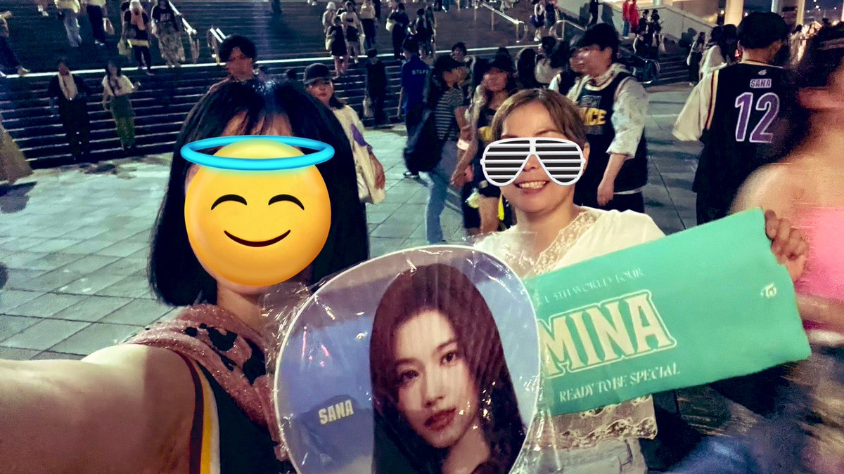 micchonce's tweet photo. 日産スタジアム2日間共最高のliveでした！9人でいてくれる事、9人が本当に楽しそうな姿を見れてまた号泣😭ミナちゃんのツイン破壊力に心がまだ持ってかれてる🤩
おかげで今年も年末までがんばれそう！
#TWICE_5TH_WORLD_TOUR_IN_JAPAN 
#日産スタジアム https://t.co/oBBuXySSRx