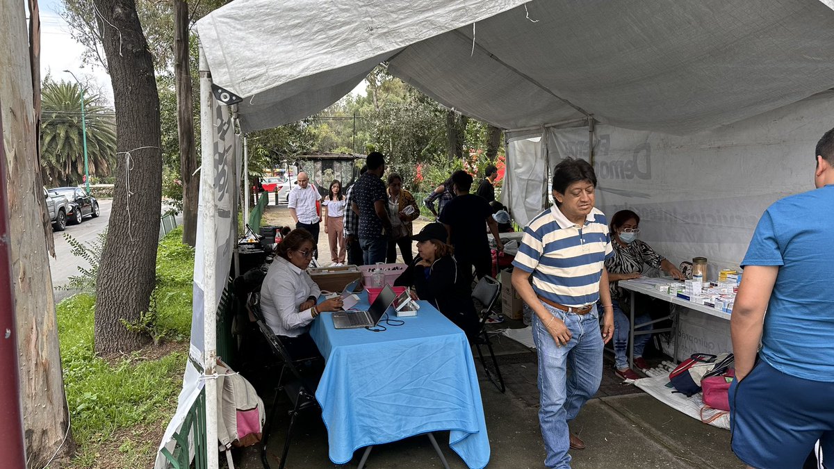 arturo_elias70's tweet photo. Iniciamos con la entrega gratuita de certificados médicos, fotos infantiles, CURP y más servicios para nuestros vecinos, por parte del equipo del Ing @vhlobo pregunta cuando estaremos en tu colonia #FuerzaDemocratica #EquipoLobo https://t.co/N4GS6dA6Uj