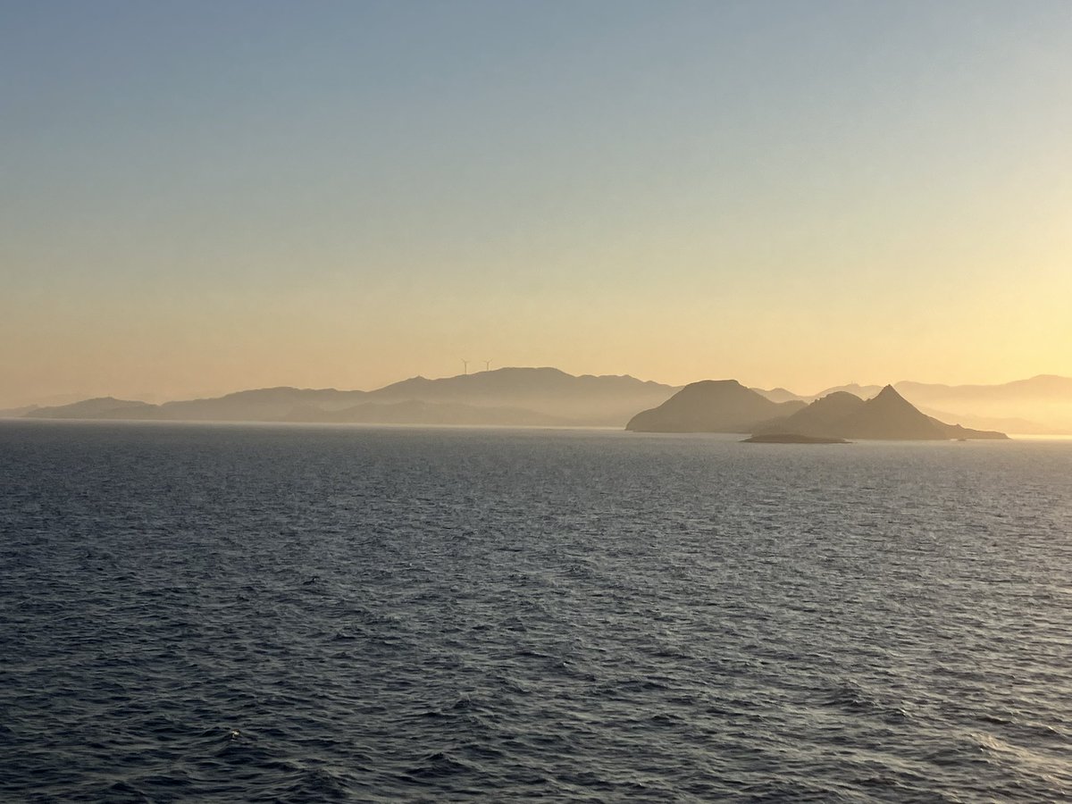 lucindahawksley's tweet photo. Drifting along on the Aegean Sea on a blissful early morning. There is so much #history here it’s almost overwhelming. Memories of Classical Civilisation lessons at #school are coming back to me & I feel very grateful to my teachers. #Explora1 #AuthorOnTour #cruising https://t.co/hGWJKURVec