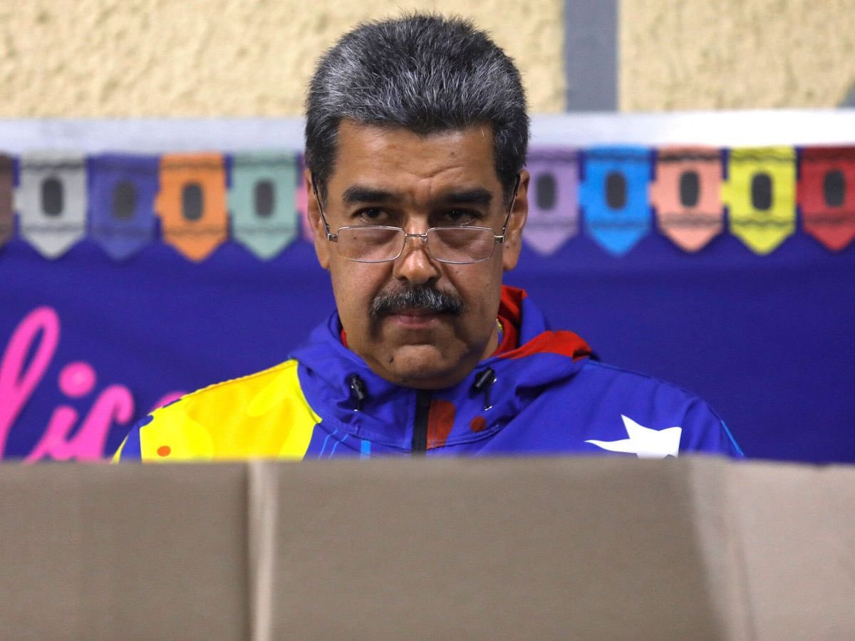 BehizyTweets's tweet photo. BREAKING: Local media in Venezuela are reporting that more than 400 voting centers throughout the country are refusing to deliver tonight's election results
Socialist Dictator Nicolรกs Maduro is doing everything in his power to overturn the will of the people https://t.co/wBdowQYvvD