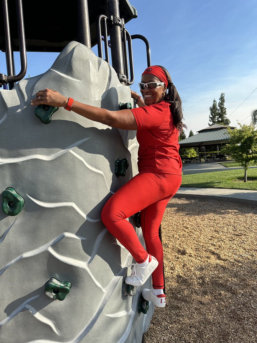 Geesmom2's tweet image. July Delta Box❣️Put a pep in your step and PLAY❣️  Ribbed Quarter Zip Active Set &amp;amp; Headband❣️ #deltaboxbrandambassador #deardelta #deltabox #blessed #oooop #trunkup #fortitude #divas #devastatingdivas #redandwhite #joyinoursisterhood #dsttakeover #dst #dst1913 @DearDelta1913